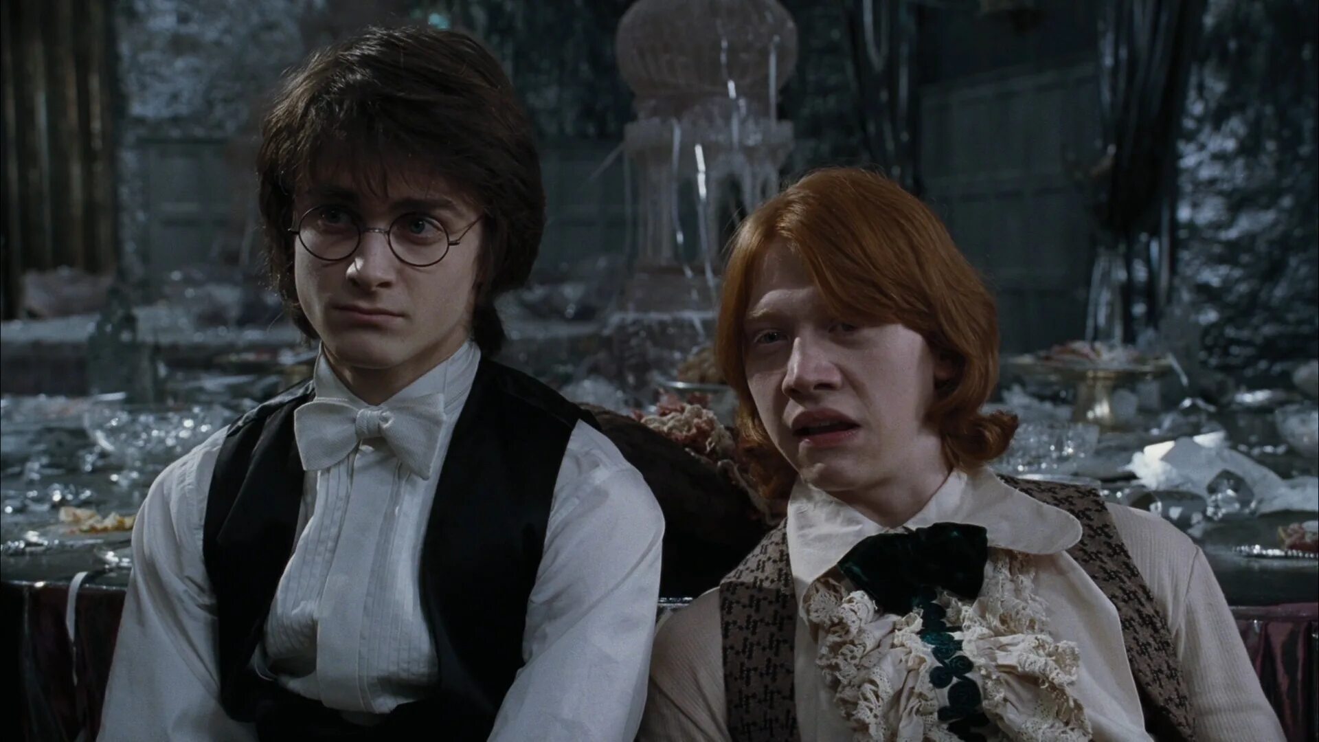 Дин из гарри поттера. 2005 гарри. Гарри поттер и кубок огня кадры из фильма. Дэниел рэдклифф гарри поттер и кубок огня. Гарри поттер и кубок огня кадры из фильма.