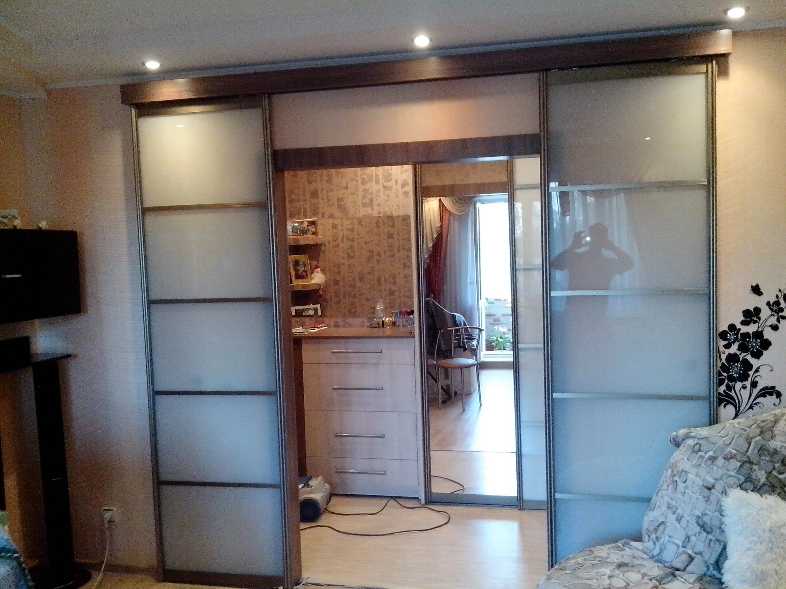 встроенные шкафы. купе в гомеле. шкаф купе маленький в спальню. шкафы купе в днр снежное купить. шкаф купе с антресолью над дверью.