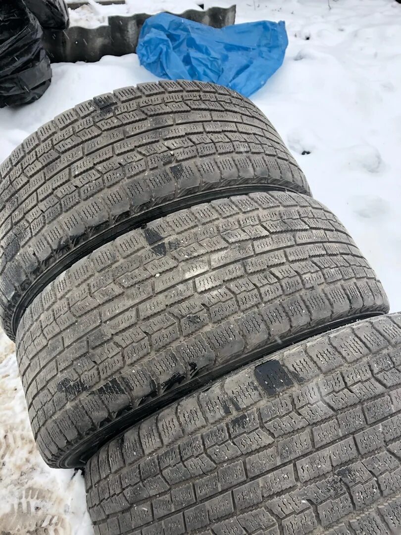 Зимняя протекторная резина липучка r 25. Резина липучка всесезонная r14 nokian. Tourador 245/45 r19 102v winter pro tsu1 xl. Липучка шины. Нокиан р3 липучка 16.