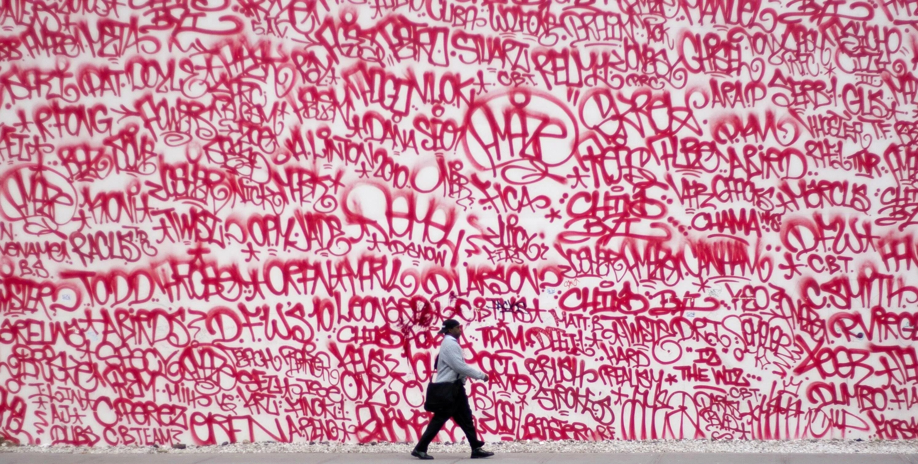 Нужна тэга. Теги граффити. Теги на стенах. Теги граффити на стенах. Самые популярные граффити.