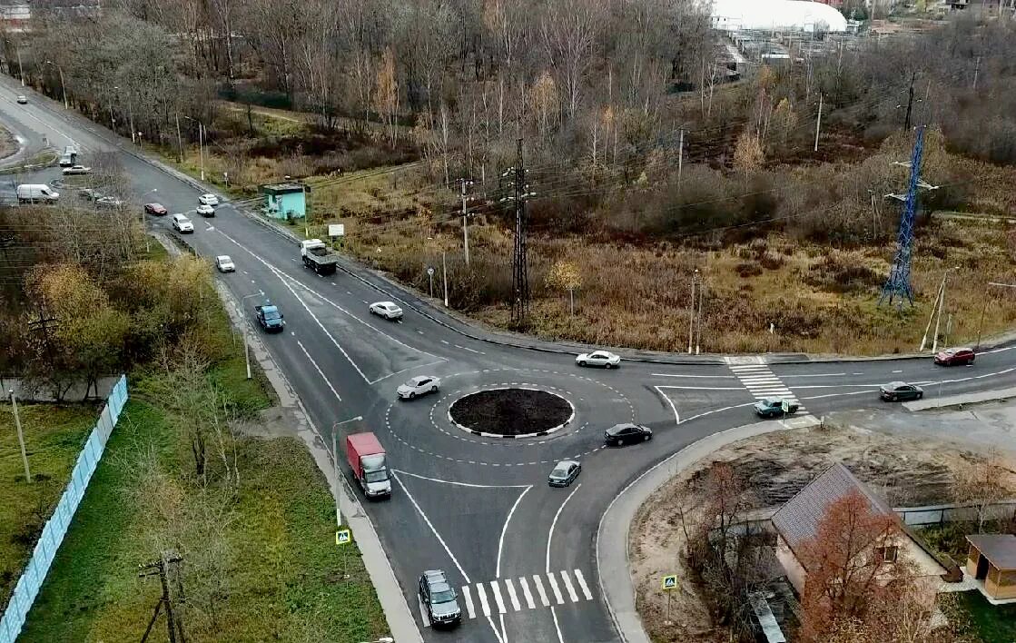 Транспортная ситуация на дорогах. Перекресток с тремя дорогами. Улучшенные участки Дорош. Перекресток Климовск. Подмосковье перекресток.