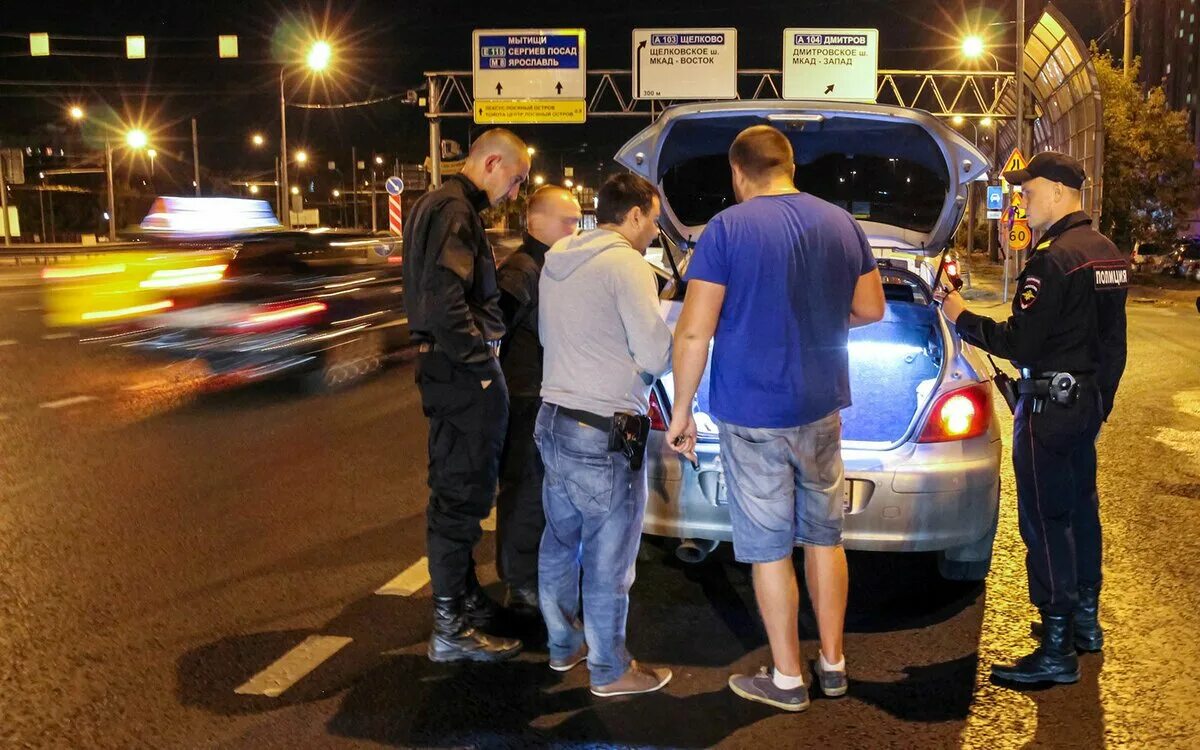 Досмотр гибдд. Обыск транспортного средства. Досмотр машины. Досмотр ТС. Полиция досмотр авто.