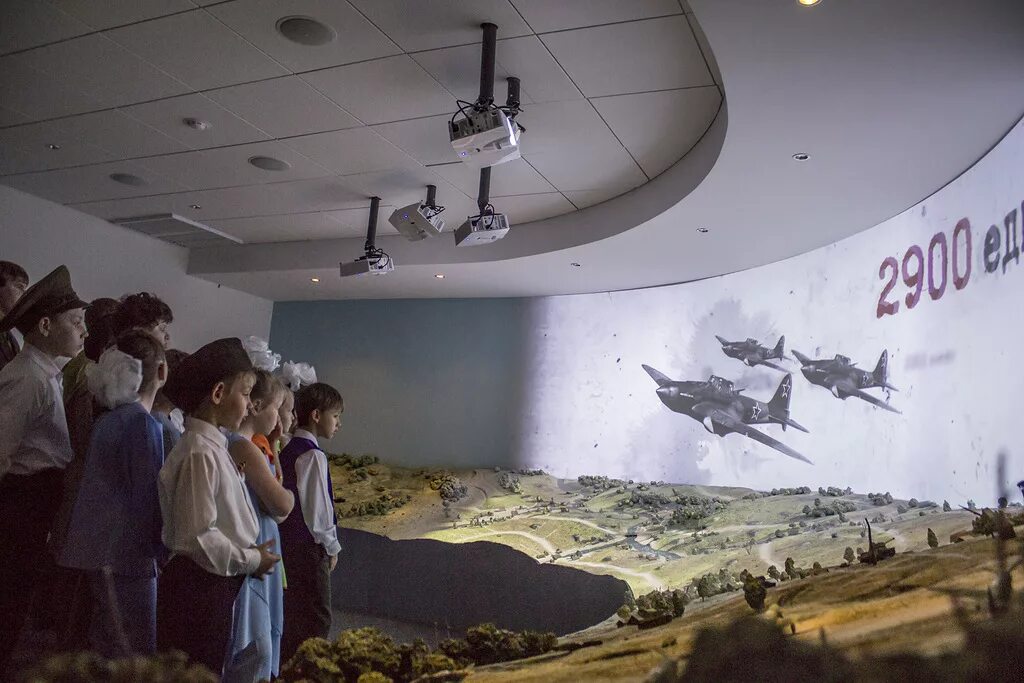 Дом маресьева в камышине. П. Памятник алексею маресьеву камышин. Маресьева центр. Маресьева — центр патриотического воспитания.