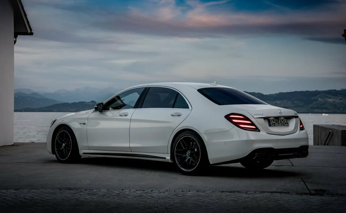 S класс amg. Мерседес s63 АМГ белый. Мерседес АМГ 63 S-класса. Мерседес АМГ 63 белый. Мерседес s63 AMG белый.