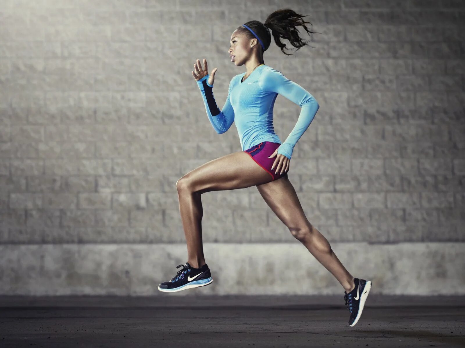 Спортивные фото. Allyson Felix фитнес. Бег. Девушка спорт. Спортсменка в движении.