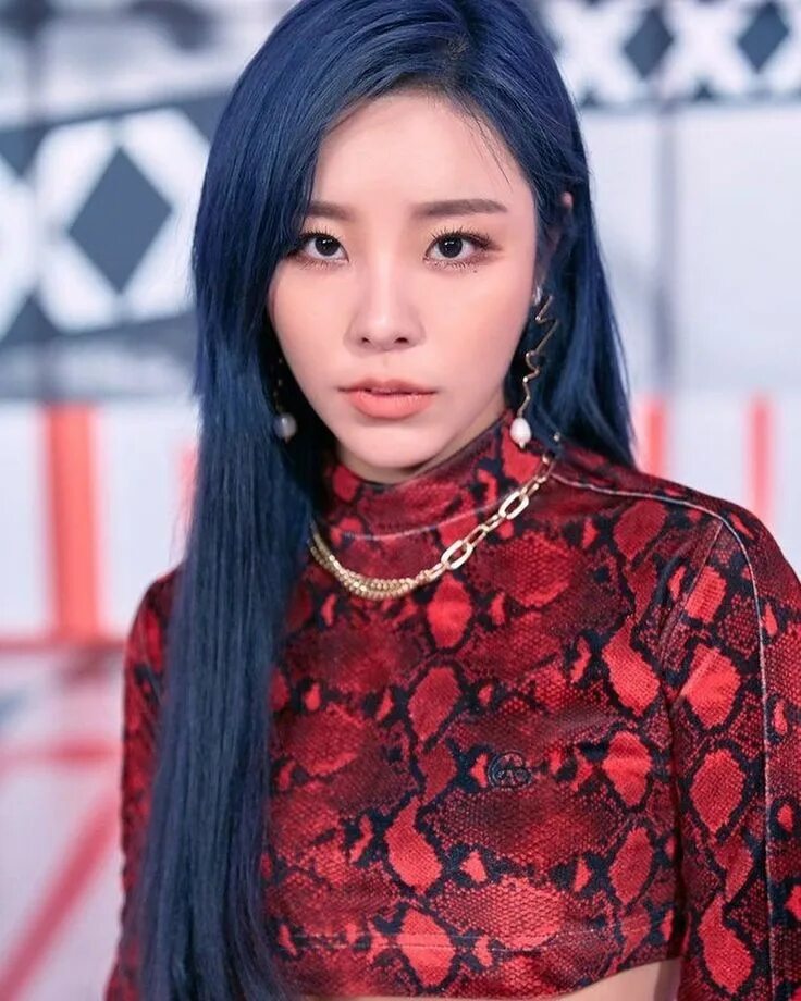 Ви ин. Хвиин из mamamoo. Ви ин. Чон хви ин mamamoo. Mamamoo wheein.