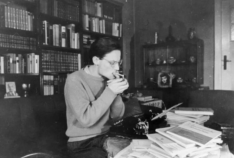 Латышские писатели. Село арич армения. Вольфганг харих. "wolfgang herrmann"+germany. Песенка мартина.