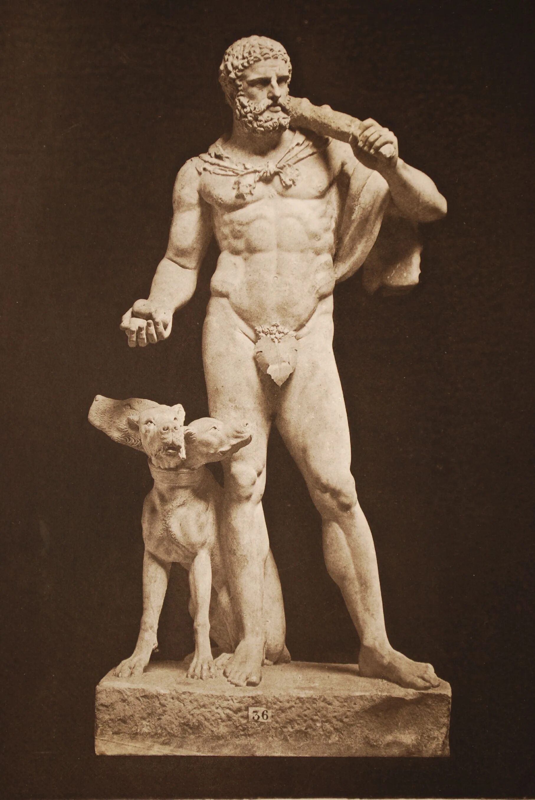 геракл бог древней греции. скульптуры древней греции геркулес.