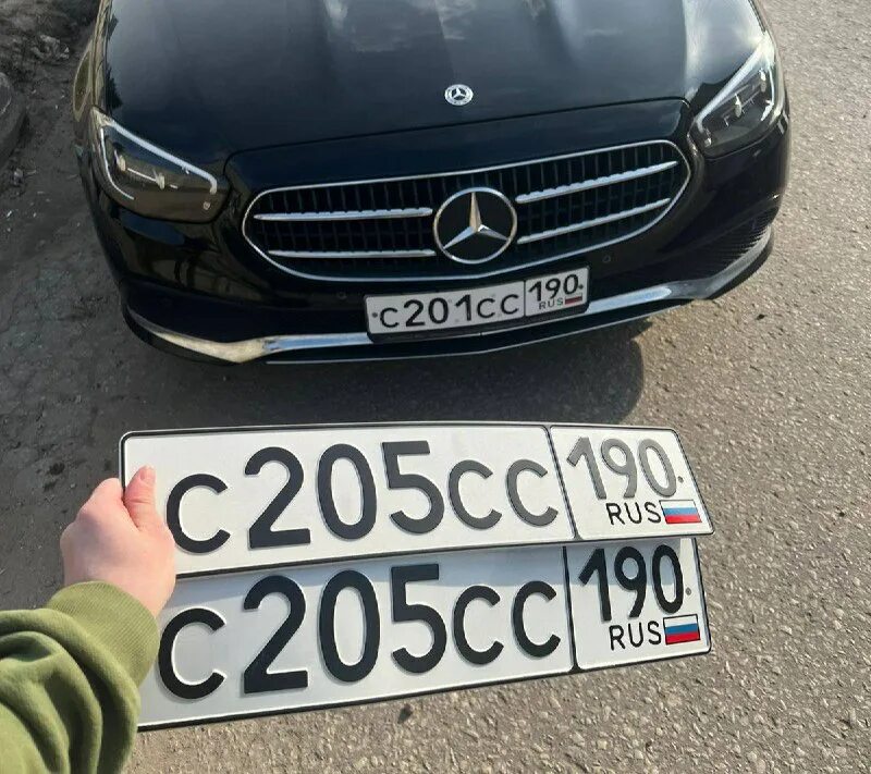 М 813 ск 197. 3d госномера. Гос номер. Номера машин. Можно ли продавать гос номера.