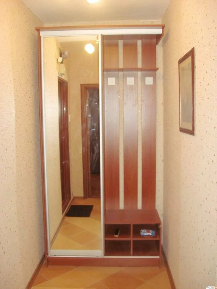 Встроенный шкаф в прихожую в хрущевке. Шкаф-купе в прихожую хрущевки. шкаф купе в коридоре хрущевки. встроенный шкаф в прихожей в хрущевке. шкаф в хрущевке в коридоре.