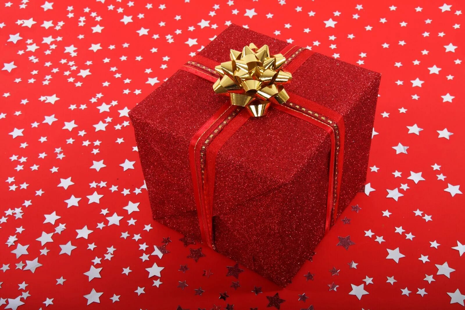 Gift picture. Подарок. Подарочная коробочка. Красивые коробки для подарков. Подарочная коробка красная.