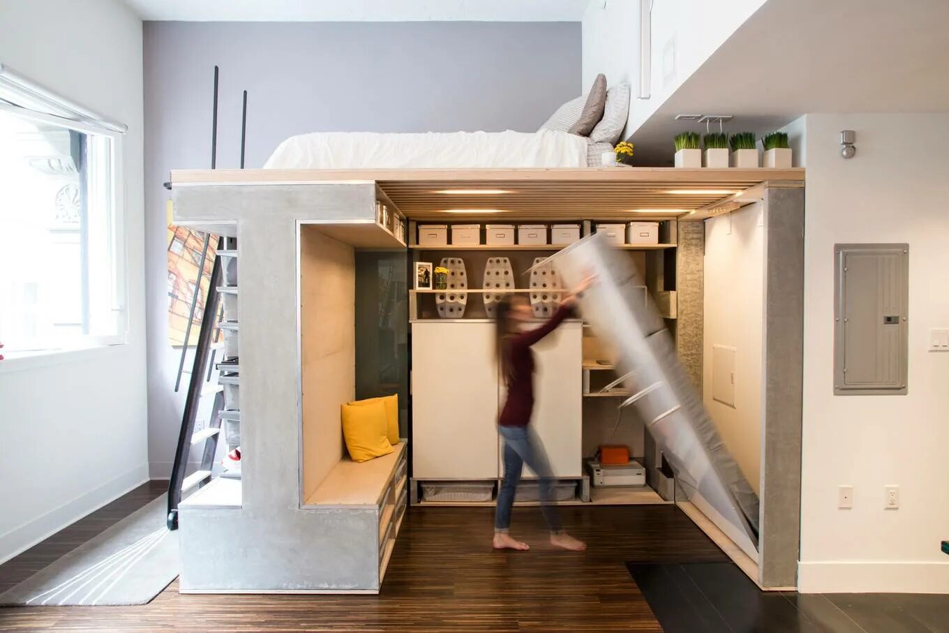 Тини Хаус откидная кровать. Дизайнерские решения для дома. Кровать чердак для маленькой квартиры. Интерьерные решения для маленькой квартиры. Использовать его в жилом помещении