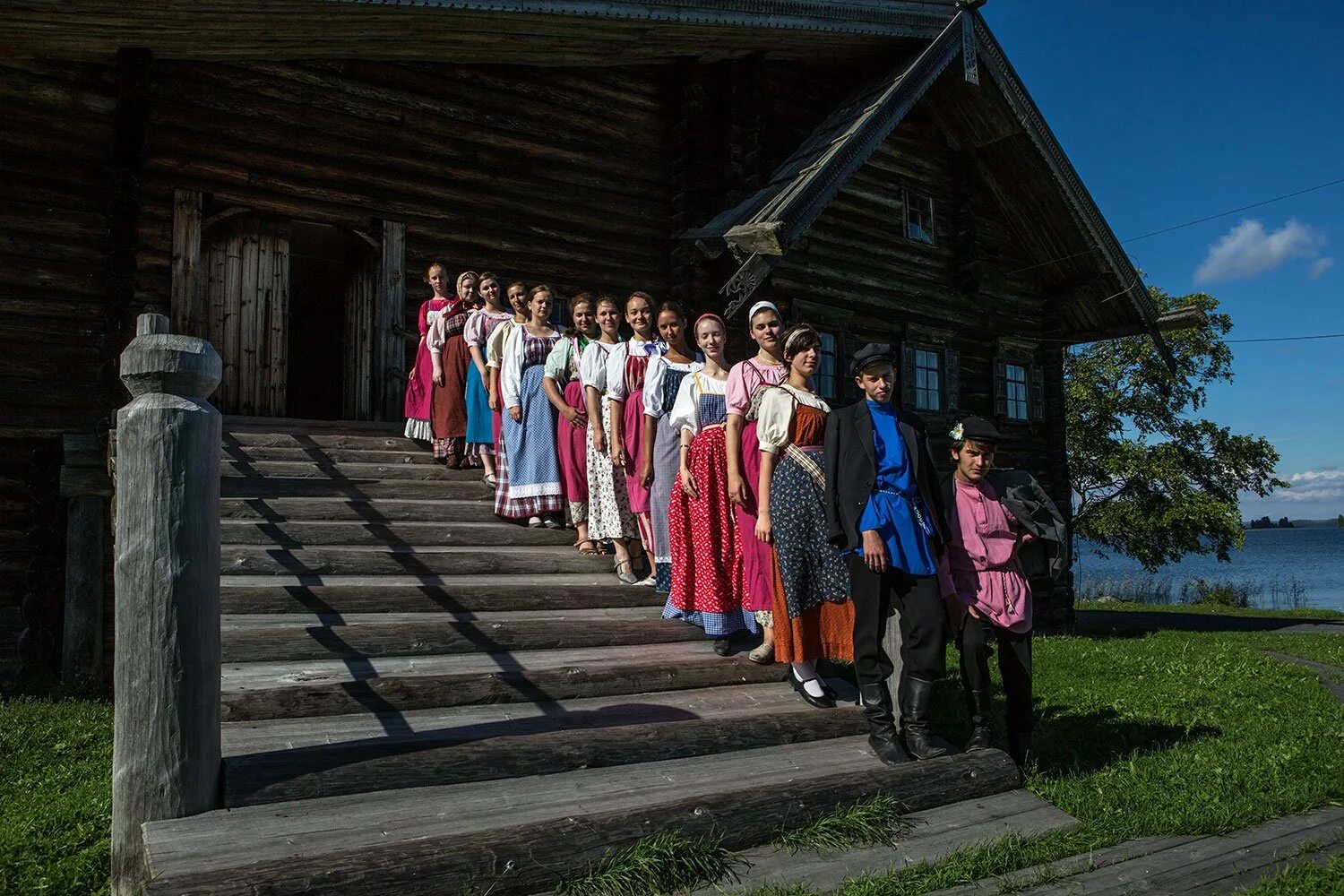 Корелы или карелы. Осенины малые корелы. Карельские села в тверской области. Этнические карелы. Сотрудники музея кижи.