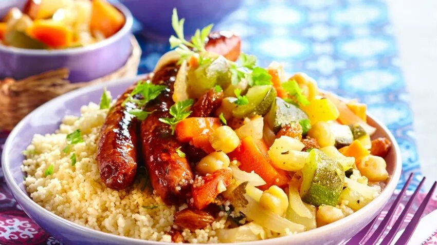 Индейка по мексикански как готовить. Кус кус с мексиканской смесью. паэлья с кускусом. кус кус с овощами. индейка с овощами и кускусом.