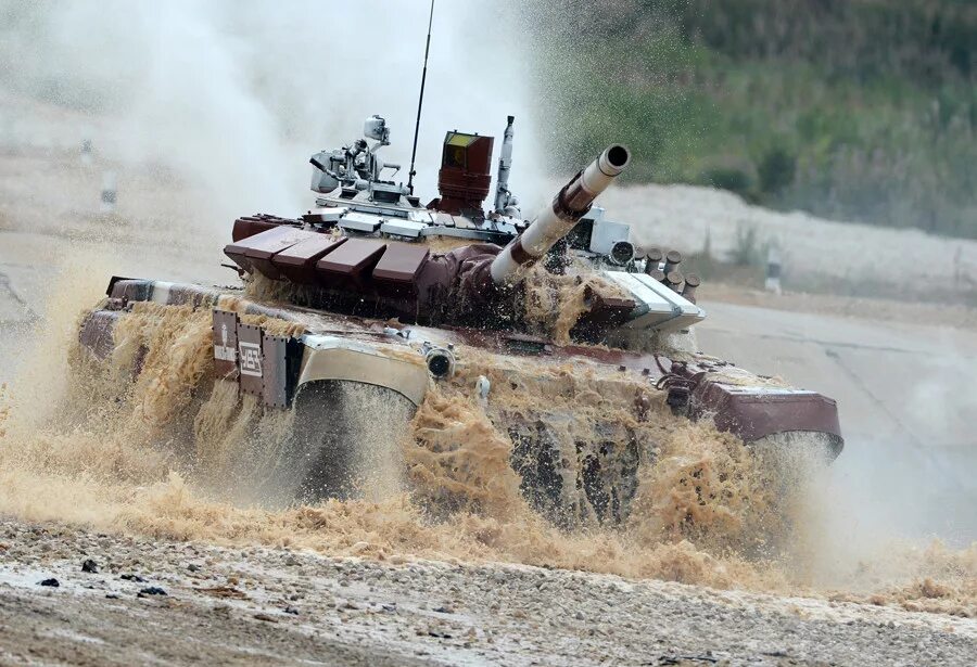 Т-72 танковый биатлон. Танковый биатлон 2015. Танк т72 выстрел. Т72б3 в грязи. Танк раша