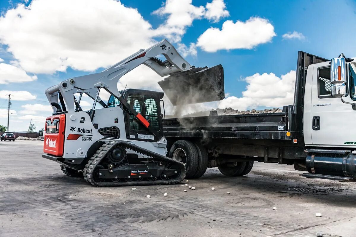 Bobcat гусеничный. Бобкэт т 870. Bobcat t41. Погрузчик Bobcat t870. Мини-погрузчик Bobcat т870.