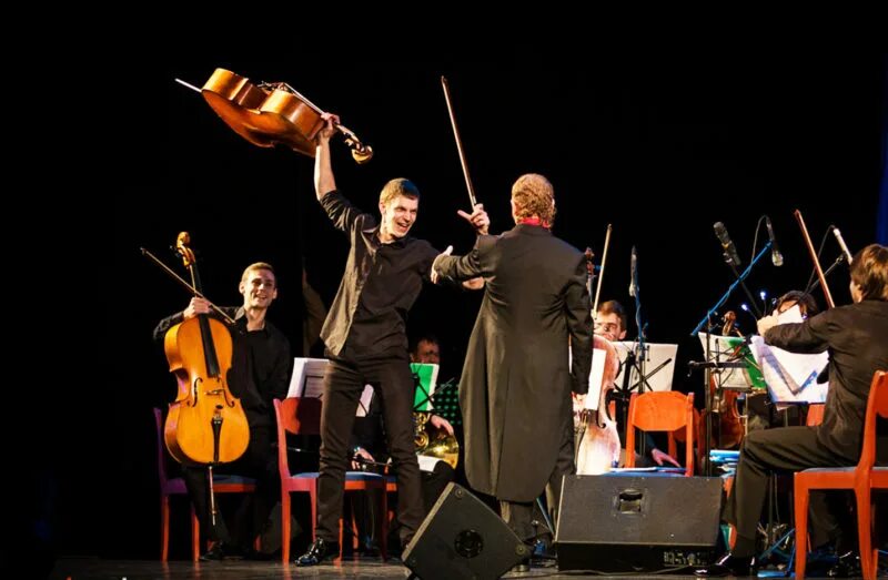 Симфонический оркестр игоря. Игорь пономаренко дирижер. Концерт оркестра поля мориа. Игорь пономаренко дирижер. Лего симфонический оркестр.