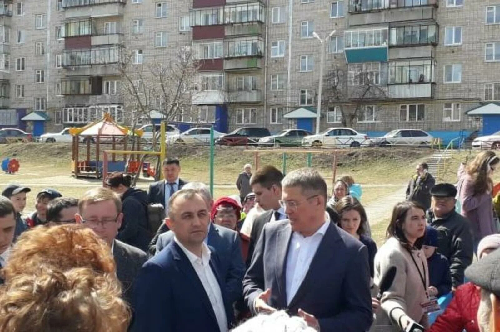 Новая школа в учалах. Учалы новости школьники. Учалы сегодня. Глава г. Хабиров в учалах.