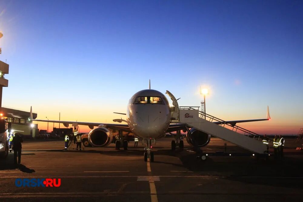 Самолет орск урал56. Аэропорт москва орск. Орск аэродром. Самолёт москва ооск. Аэропорт москва орск.