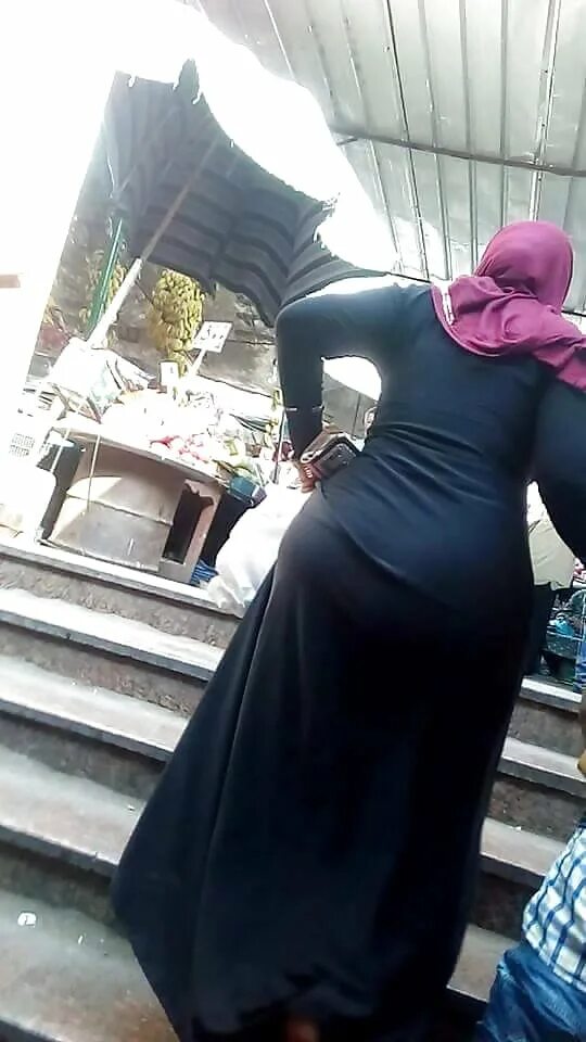 большие попы в паранже. красивые ягодицы в хиджабе. мусульманка с большой попой. больший поп в хиджабе. хиджаб ягодицы.