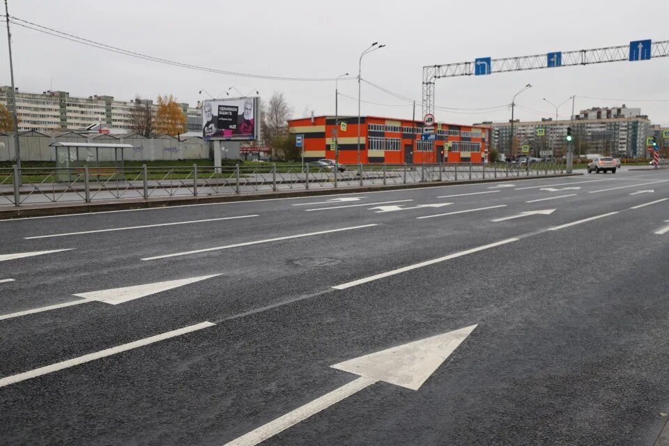 Коннолахтинский проспект улица спб. Прямой участок шоссе длиной. Прямой участок шоссе длиной. Видное стройка дороги. Прямой участок шоссе длиной.