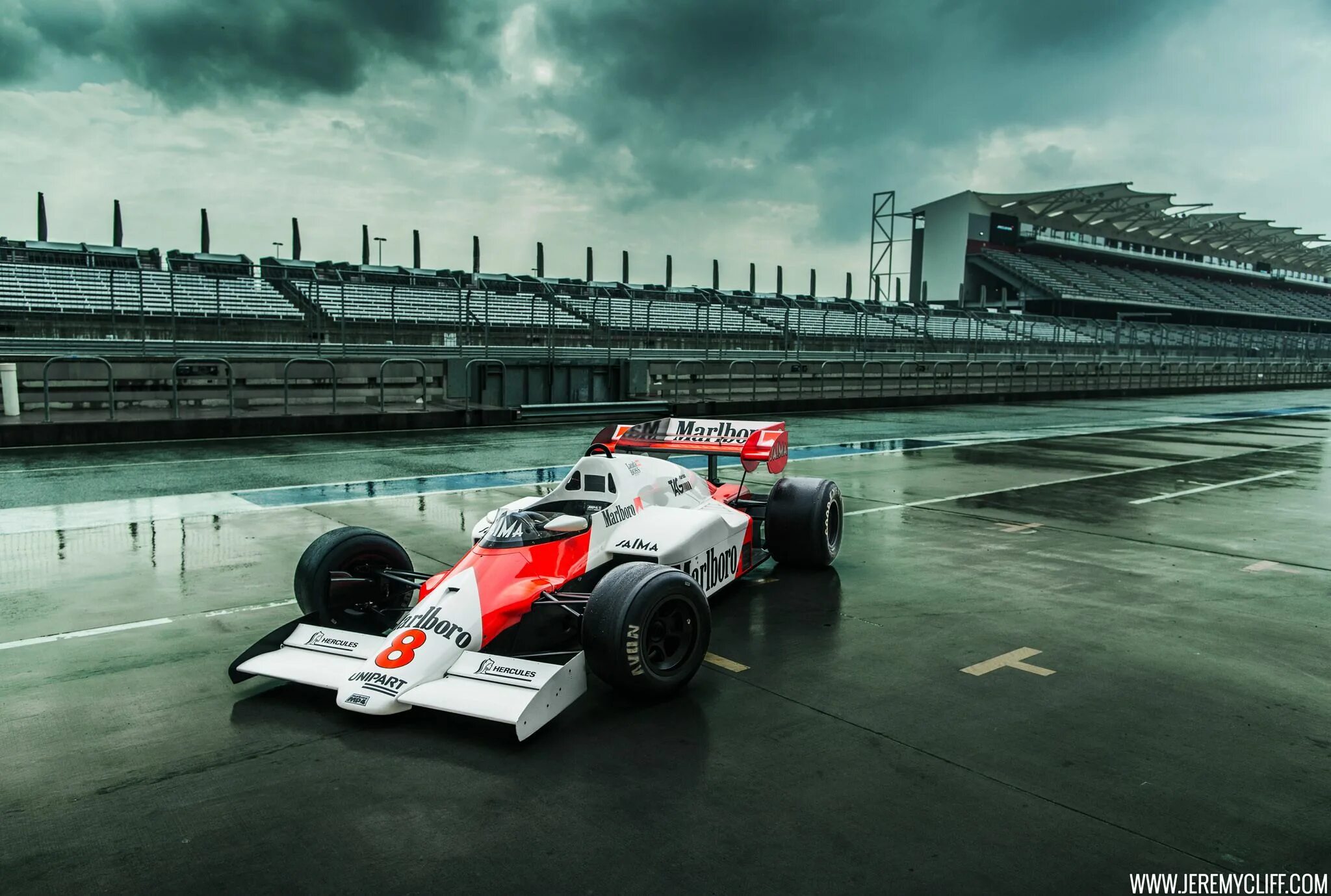 Формула 1 год основания. MCLAREN mp4 f1. MCLAREN формула 1. MCLAREN f1 1988. MCLAREN f1 mp4/4.