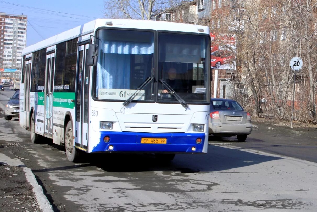 Когда приедет автобус екатеринбург. Автобус Екатеринбург. Общественный транспорт Екатеринбург. Маршрутки Екатеринбург. Муниципальный автобус ЕКБ.