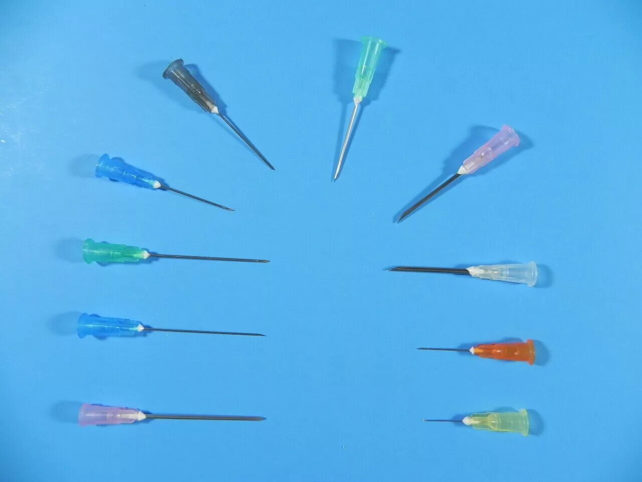 Использованная игла от шприца. Hypodermic needle иглы. иглы инъекционные гейдж. игла стерильная &quot;leur&quot;. срез инсулиновой иглы.