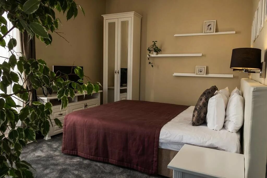 Ресторан олд стрит кострома. Кострома гостиница олд стрит фото. Кострома отель олд стрит номер люкс. Светлогорск апартаменты old city boutique hotel. Олд стрит кострома.