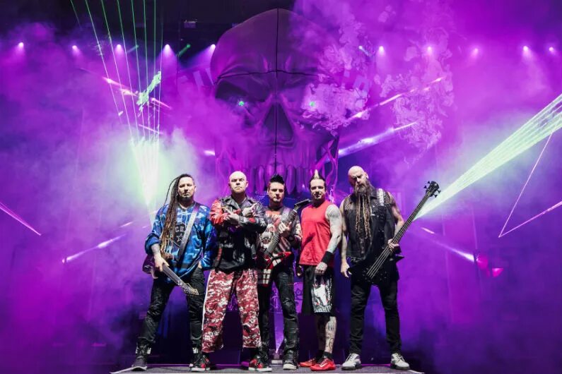 Five finger death punch live. Концерт five finger. Солист группы five finger death punch. Концерт five finger. Five finger death punch live.