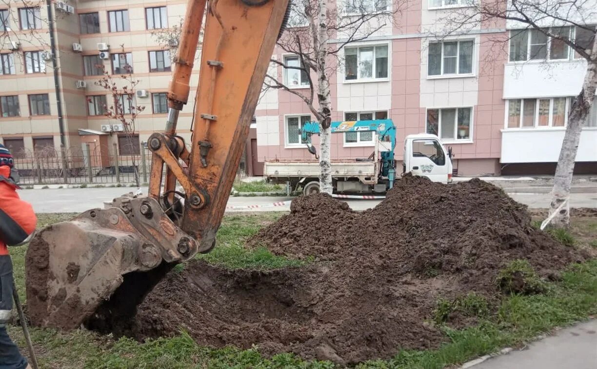 Земляные работы без разрешения. Несанкционированные земляные работы. сахалинский водоканал. при несанкционированных земляных работах. самовольно землеройные работы на объекте.