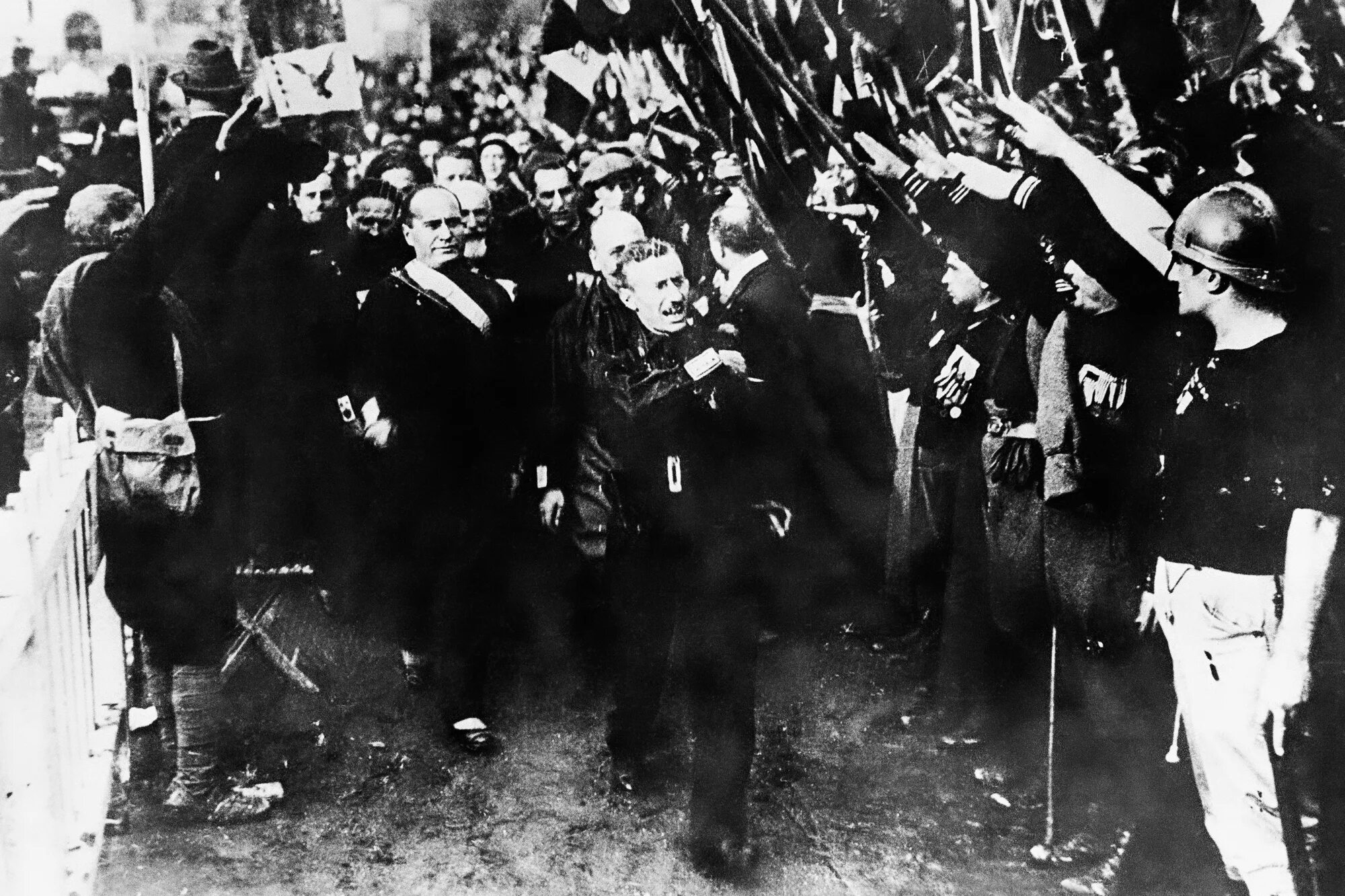 Одесские они атаковавшие немцев итальянское слово. Итальянские фашисты Муссолини. Марш на Рим 1922. Марш на Рим Муссолини. Итальянские фашисты чернорубашечники.