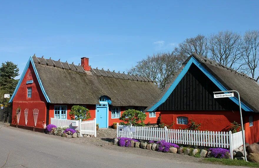 Village tale. Датская деревня. Небольшая деревня в Дании. Поселки в Дании. Огороды деревни Дании.