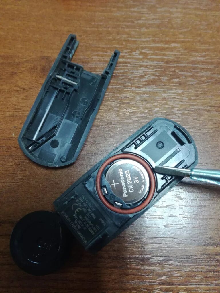 Села батарейка в ключе. Меньше года. - Mazda CX-5 (2G), 2,5 л, 2017 года электро