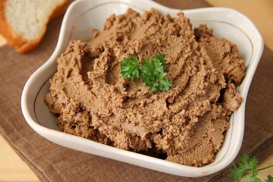 Рецепт паштета из печени курицы. Печёночный паштет из говяжьей печени. паштет из куриной печени на тм5. «паштет из печени» формf паштета. домашний паштет из говяжьей печени.