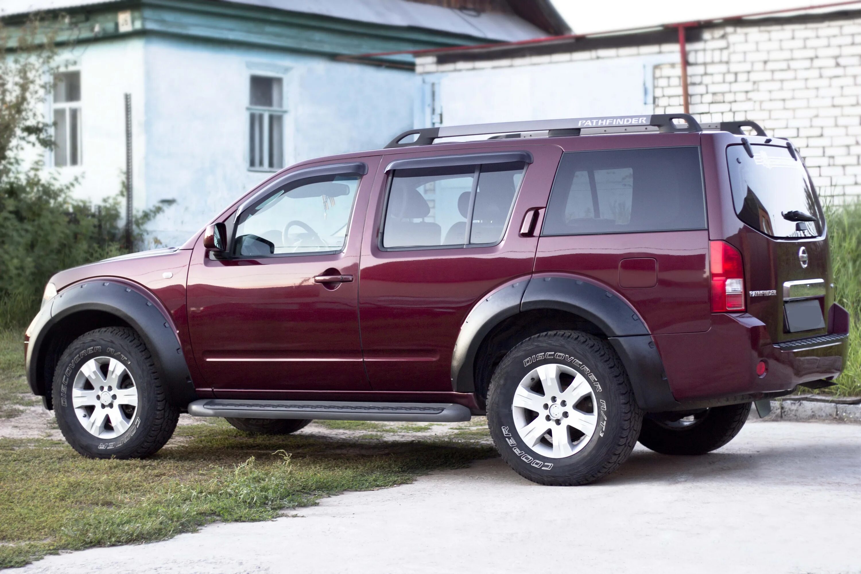 Nissan pathfinder r51 масла. Nissan Pathfinder 2004. Расширители арок Pathfinder r51. Nissan Pathfinder r51 2004-2010. Расширители колесных арок Ниссан Патфайндер r51.