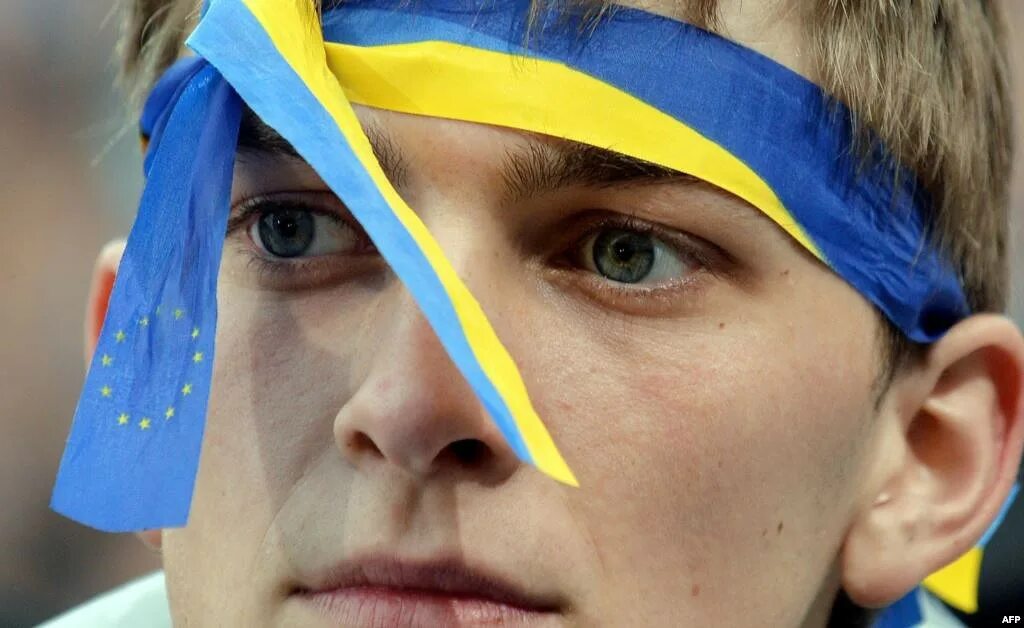 Впл украины. Лицо Украины. Лицо украинца. Западные украинцы народ. Флаг Украины на лице.