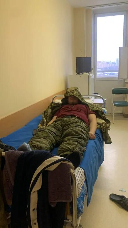 В палате еще долго вспоминали его рассказы. В палате еще долго вспоминали его. Русский язык 8 класс упражнение номер 211. Цитаты из книг livelib. Задания по русскому языку 8 класс.