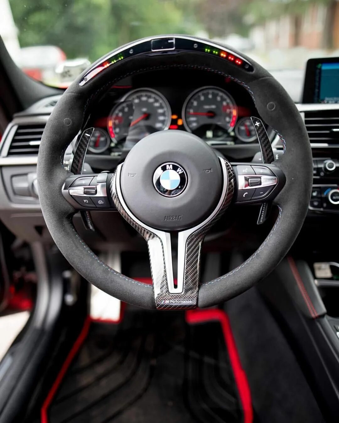 Руль с тахометром. Руль bmw performance с дисплеем. Руль gtr 35 nismo. Руль с тахометром. Руль бмв м5 ф90 карбон.