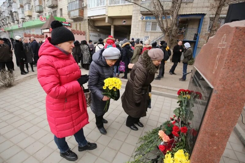 30 Декабря 2013 год Волгоград взрыв троллейбуса. Взрыв в Волгограде в троллейбусе 30 декабря. Теракт в Волгограде 30.12.13 вокзал.