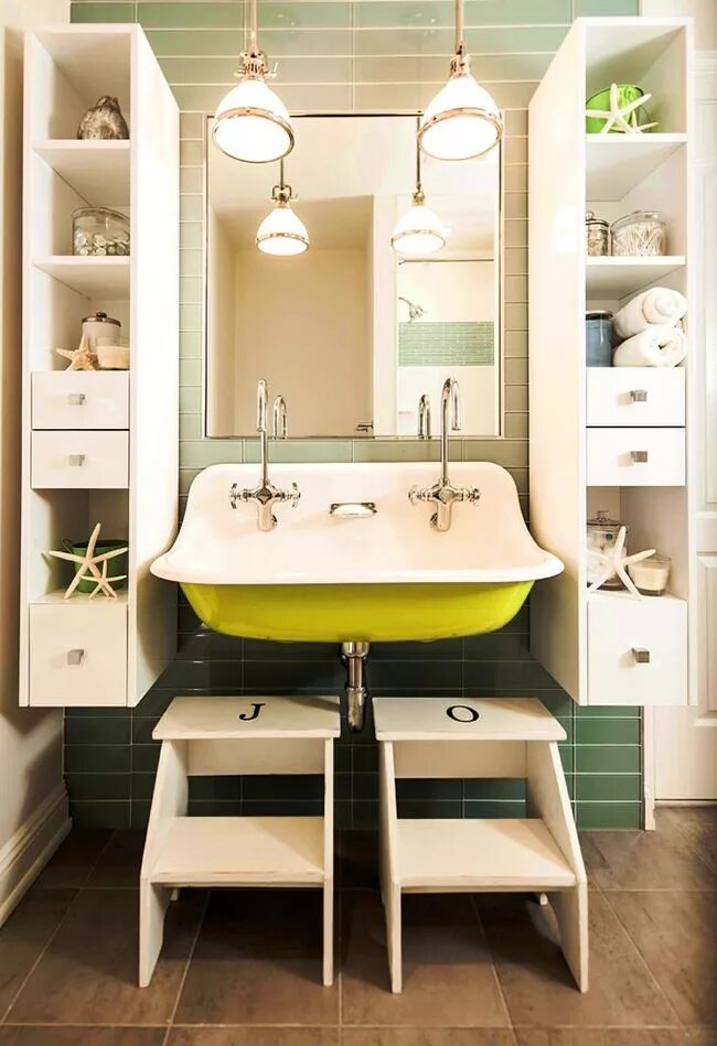 Шкаф для ванны с раковиной. Шкаф в ванную комнату. Идеи для ванной комнаты. Мебель для маленькой ванной. Шкафы для маленькой ванной комнаты.