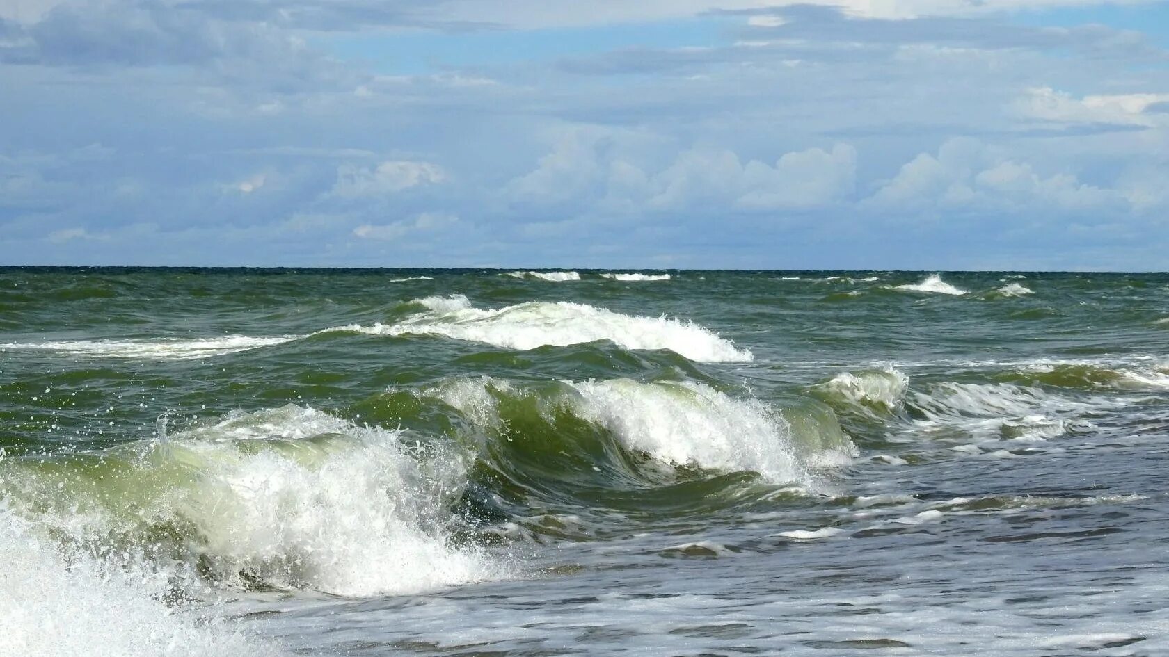 Балтийское море Калининград. Береговой пост Балтийское море. Балтийское море малосолёное. Балтийское море волны сейчас.