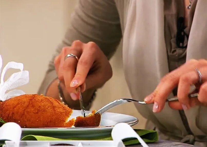 Как правильно есть курицу