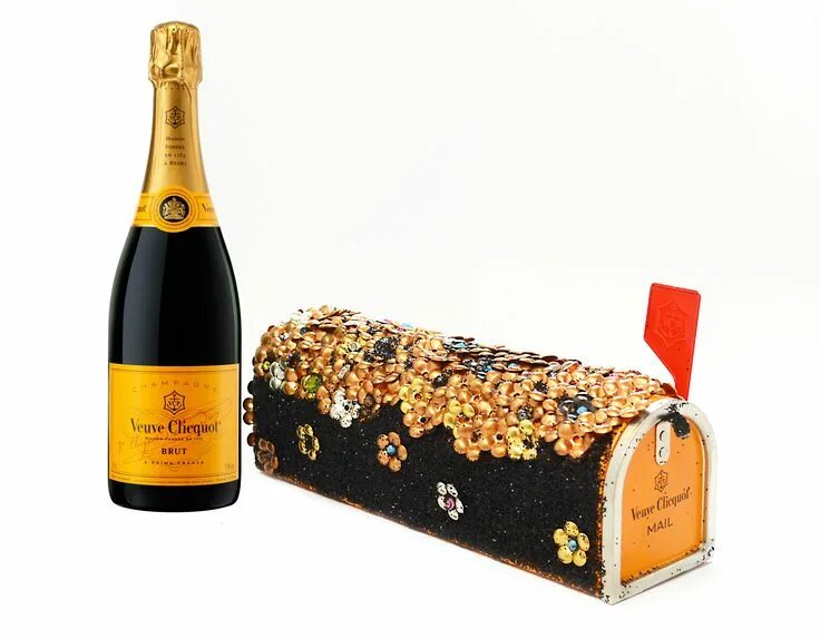 Мадам клико шампанское. Veuve clicquot 2006 la grande dame. Вино вдова клико. Просекко вдова клико. Мадам клико портрет.