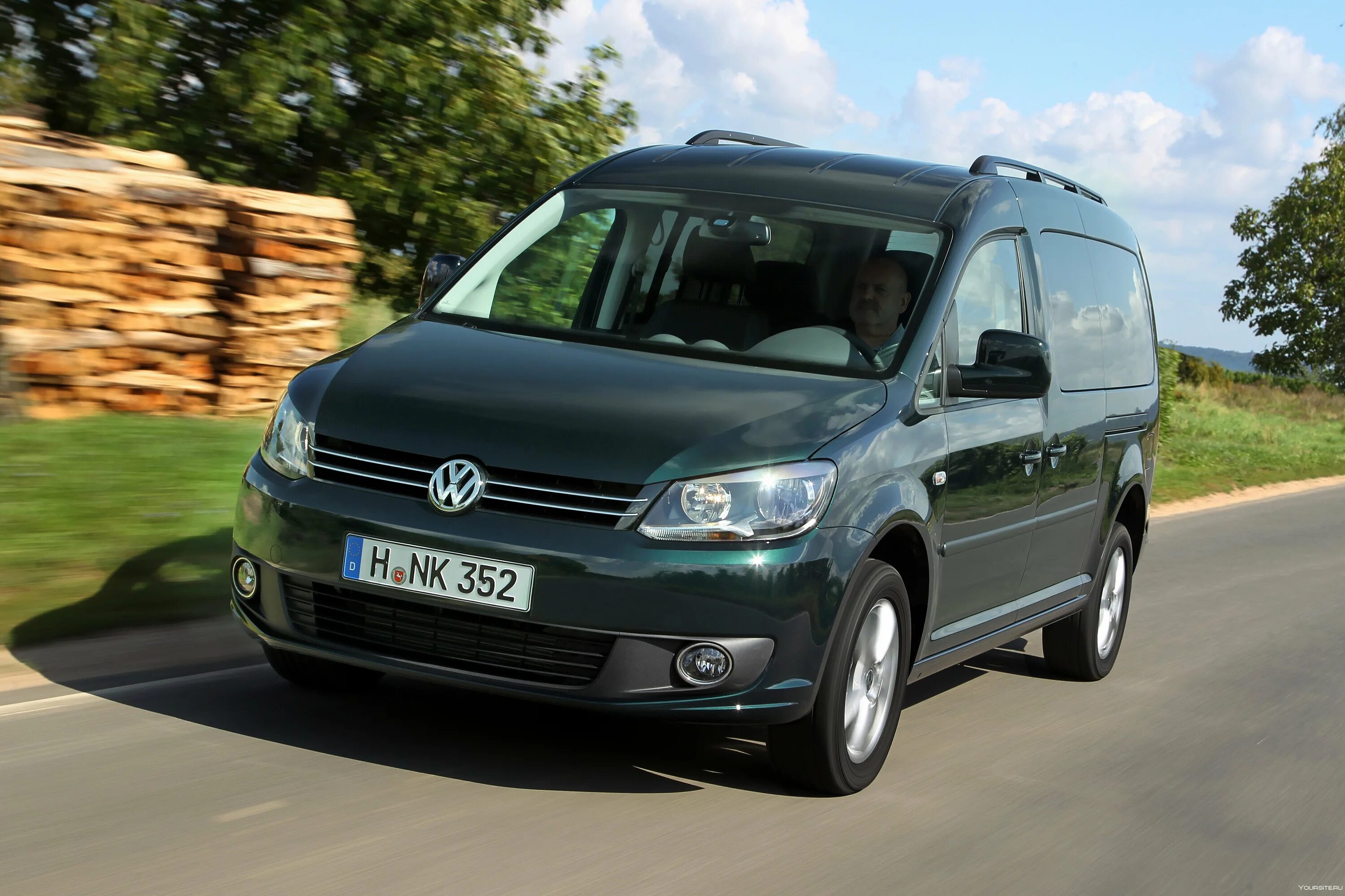 Фольксваген рядом. Vw caddy maxi 2010. фольксваген кадди 2010-2015. volkswagen caddy maxi 2010. vw caddy 2010.