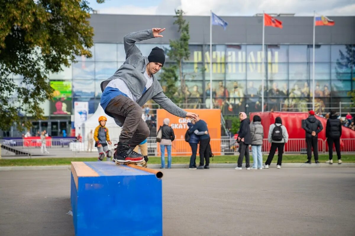 Вднх спорт. Спортивные выходные в москве. Трюковая площадка для самоката на вднх. Забег на вднх. Вднх спортивная площадка.
