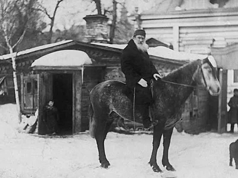 Лев Николаевич толстой в молодости. Лев толстой молодой. Лев толстой фото в молодости. Лев Николаевич толстой молодой в молодости. Лев толстой в форме