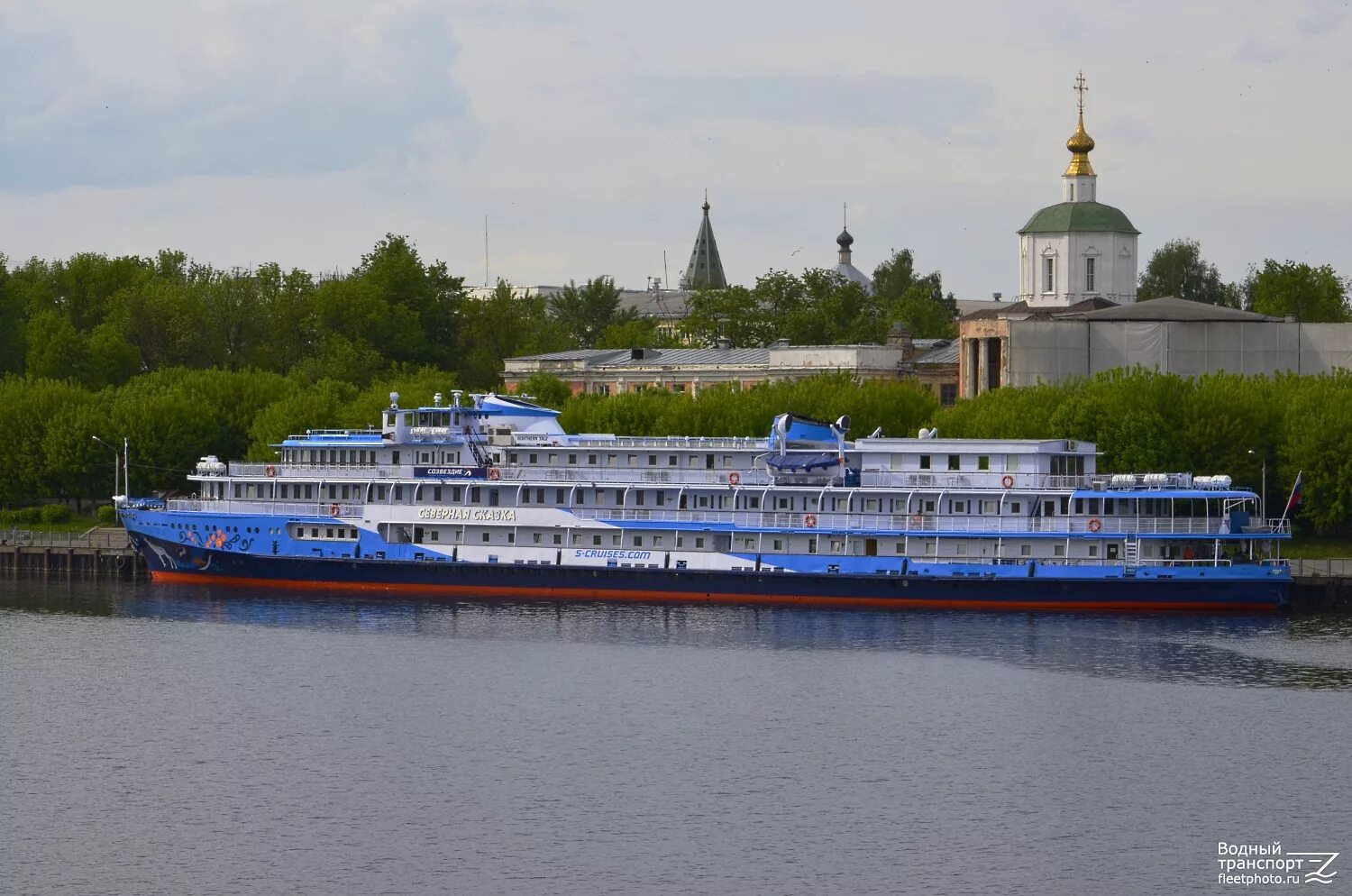 Теплоход сказка. Теплоход северное сияние спб. Теплоход северная сказка. Круиз северная сказка. Трехпалубный теплоход "северная сказка".