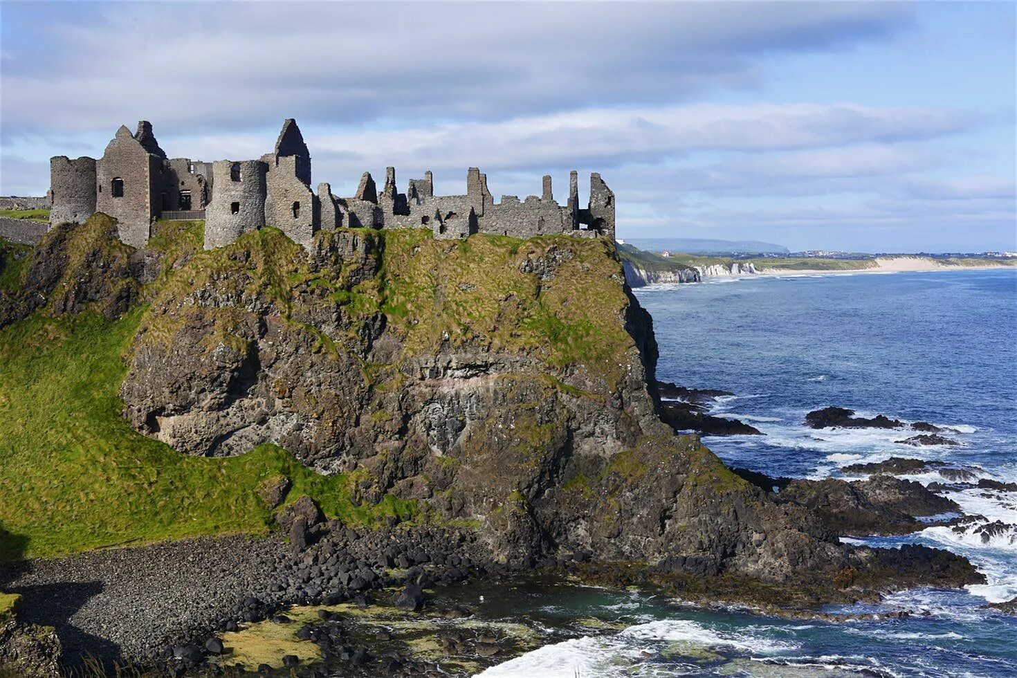 Замок Данлюс Северная Ирландия. Замок Данлюс (Антрим, Ирландия). Замок Данлюс. Графство Антрим.. Замок Данлюс Ирландия внутри. Northern irish