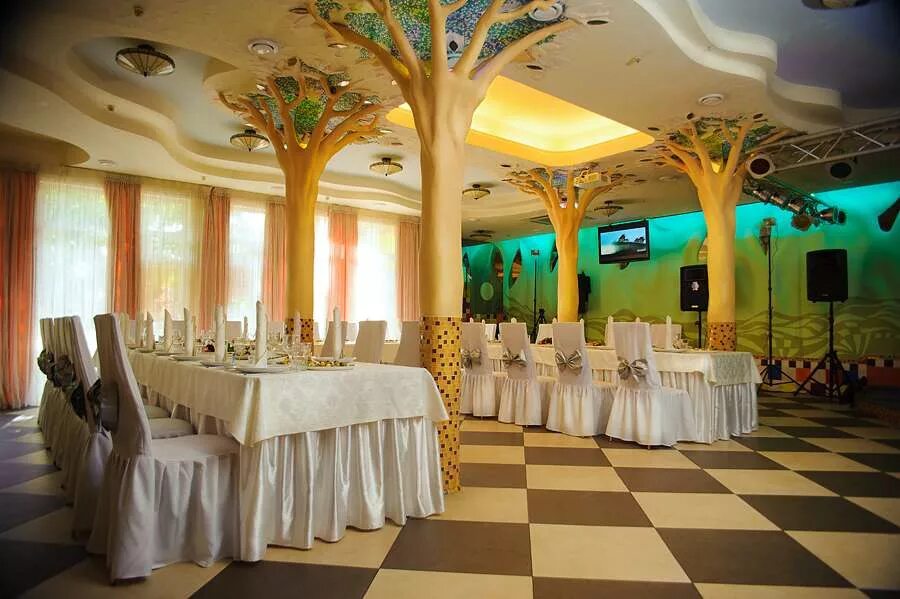 Кафе в парке молодежном ульяновск. Кафе карусель ульяновск. Карусели закамск кафе. Детское кафе карусель. Кафе карусель волжский.